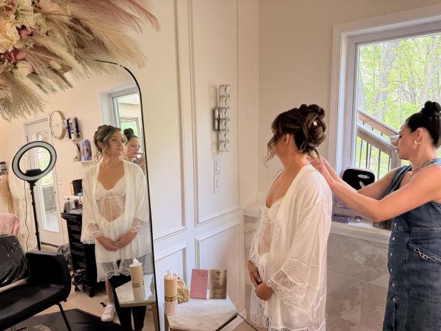 The Mane Exhibit Hair & Makeup Studio - 1