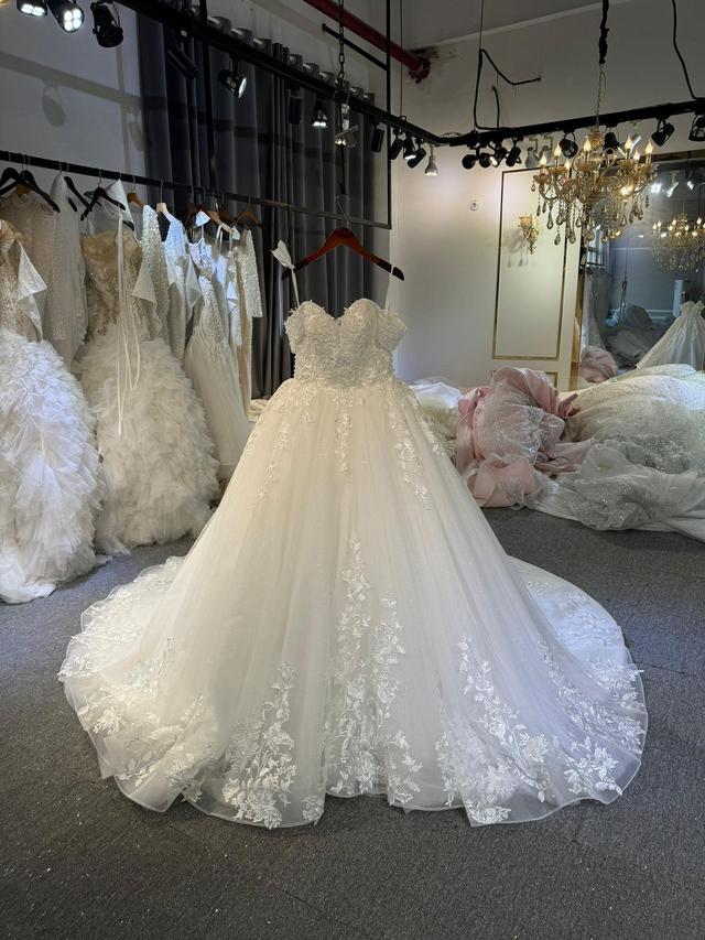 LuxBrides JA - 2