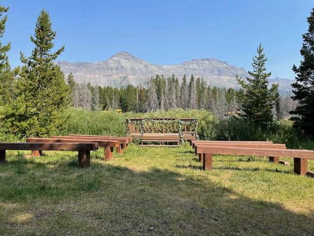 Summit Mountain Lodge and Steakhouse - 3