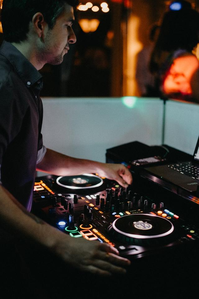 VEGAs DJ Services - 2
