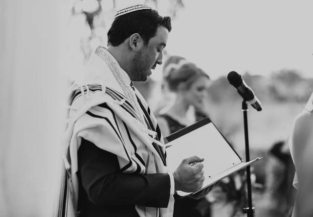 JD Krones, Officiant - 2