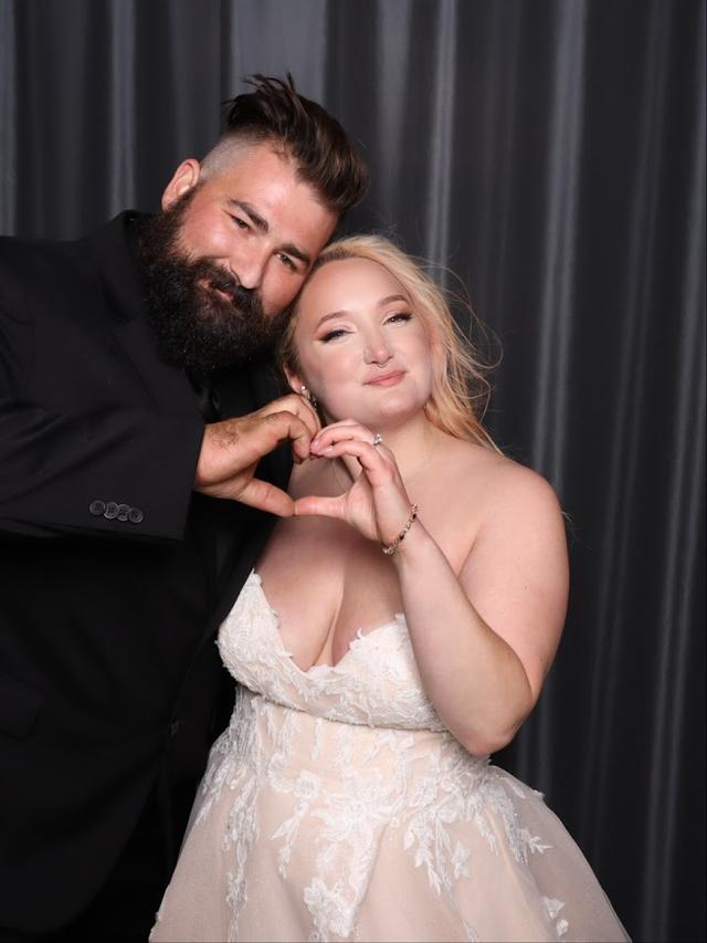 Extra Moments Photo Booths - 2