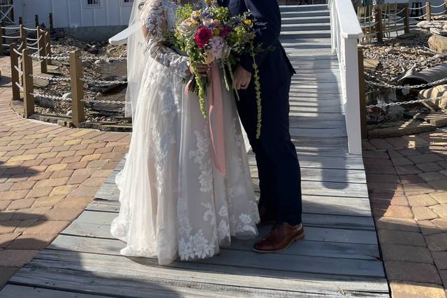The sisterhood of the traveling wedding dress! Another beautiful bride wore  my wedding dress! One dress, five bridesand counting. ❤�