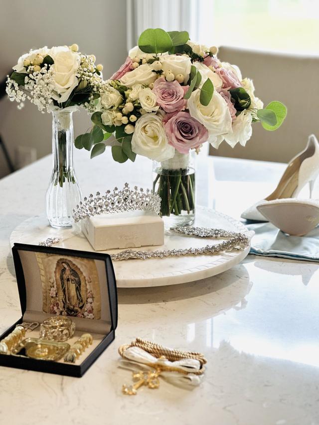 Lace & Ivory Floral Design - 2
