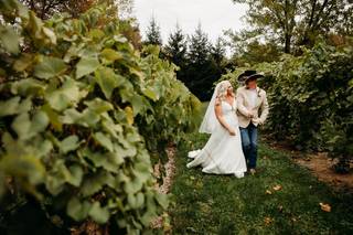 Bella Terra Vineyards - 33