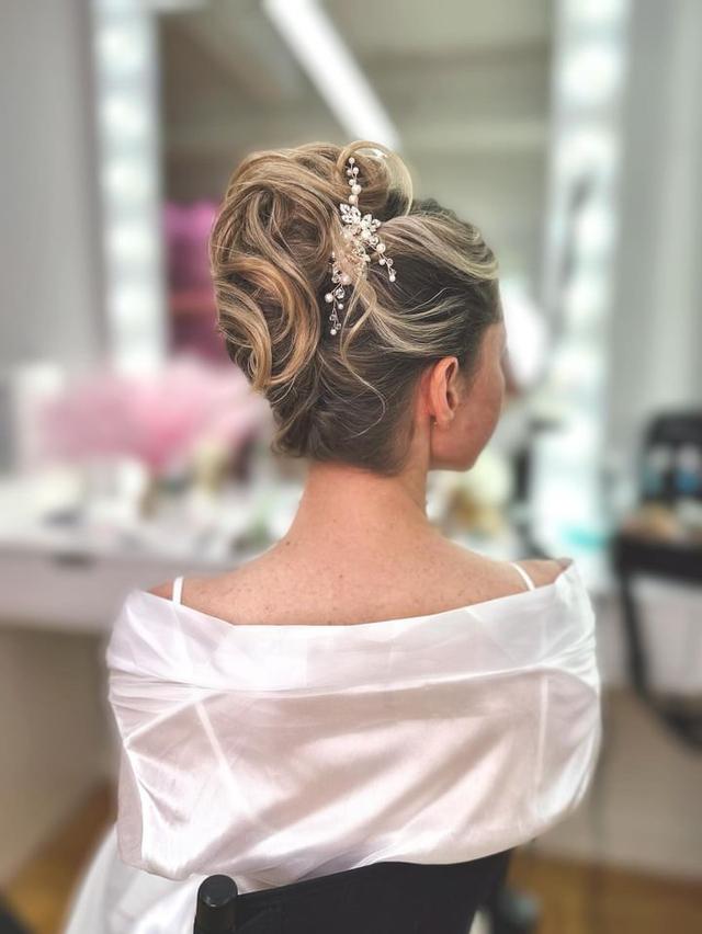 Makeup hairstyles - 1
