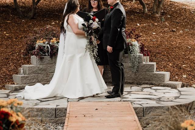 Gorge Romance Wedding Officiant 3