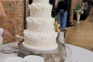 How Sweet It Is Cake Studio - 10