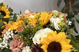 Little Miss Lovely Floral Design & Event Decorating - 11