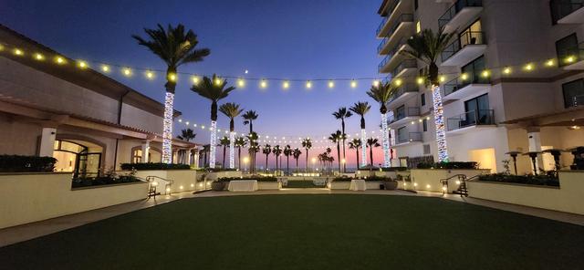 The Waterfront Beach Resort, A Hilton Hotel - 4