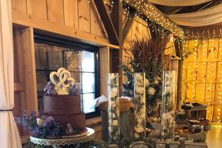Boondocks Barn & Lodge - 6