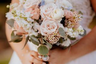 Linens & Flowers Design - 35