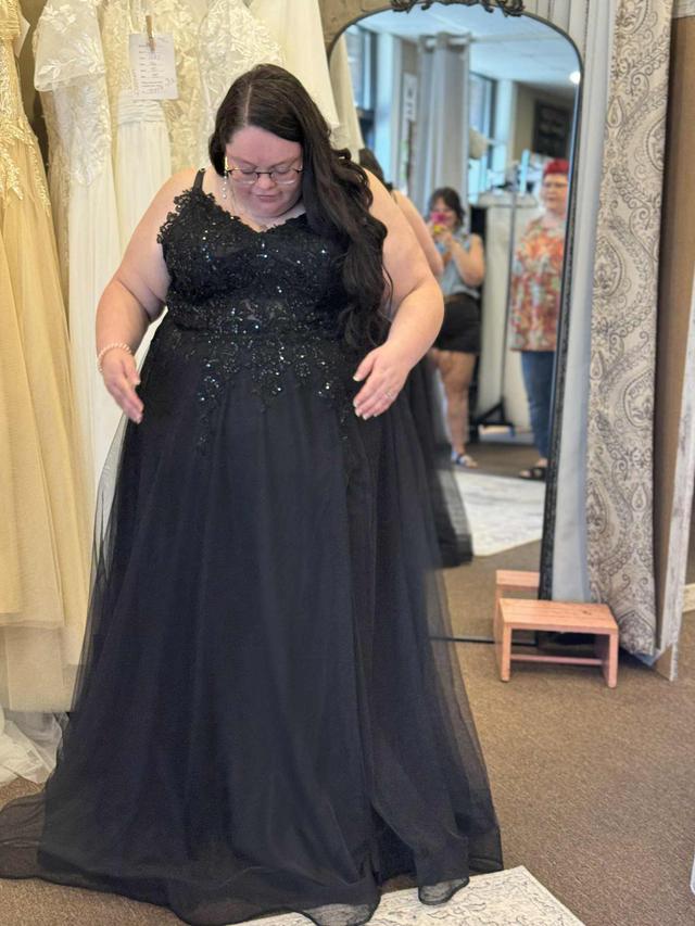 Red Brick Cottage Curvy & Plus Size Boutique & Bridal - 4