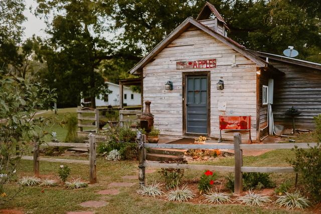 Auburn Bed & Breakfast at Shoofly Farm - 1