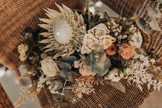 Frenchie's Floral Studio - 18