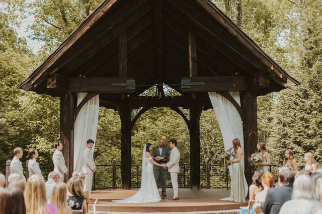 Dancing Bear Lodge & Appalachian Bistro 5