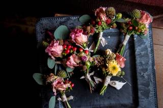 Full Bloom Flower Farm and Floral Design - 5