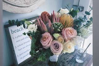 Dellables Wedding Florals and Design - 14