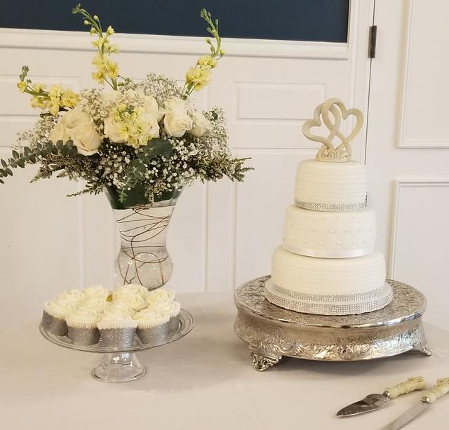 Vonnies Custom Cakes - 1