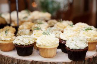 The Flying Pig Bakery & Custom Cakes - 34