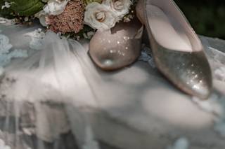 Tiffany's Flowers and Collectables - 6