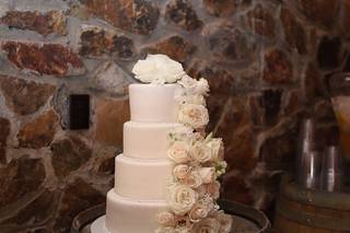 Mare's Custom Cakes - 14