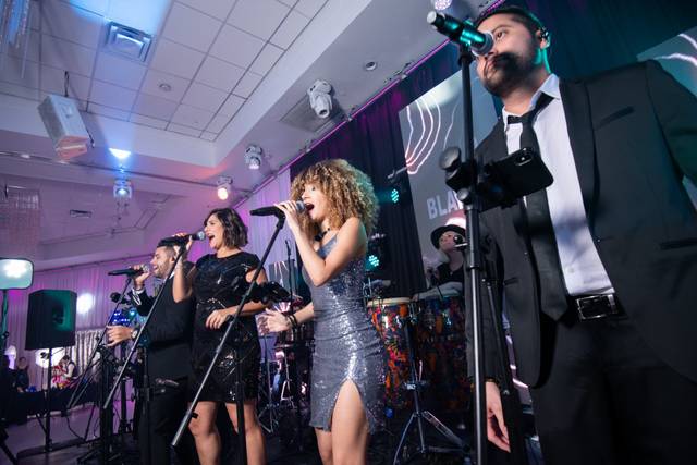 Fondo Blanco Latin Band 3