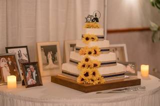 Loving Traditions Cakery LLC - 6