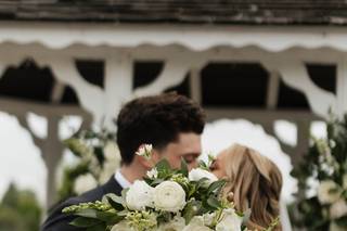 Laura's Flower Boutique - 12