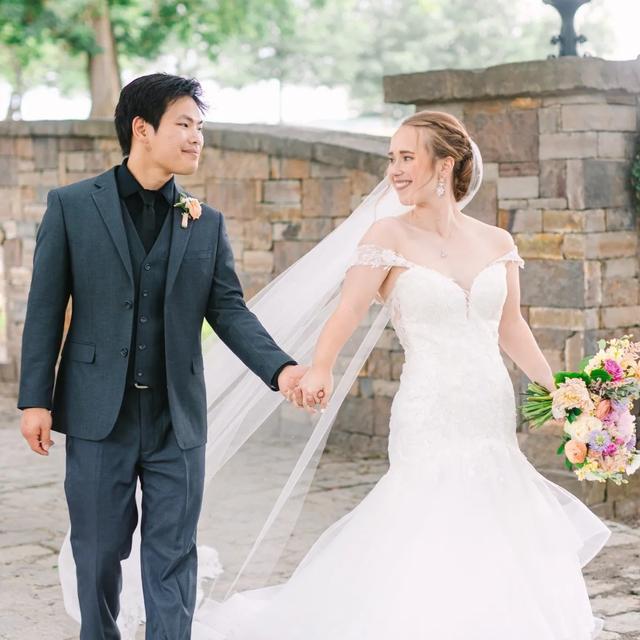 Helga's Bridal and Alteration - 3