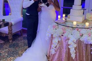Edible Creations Custom Cakes  - 19
