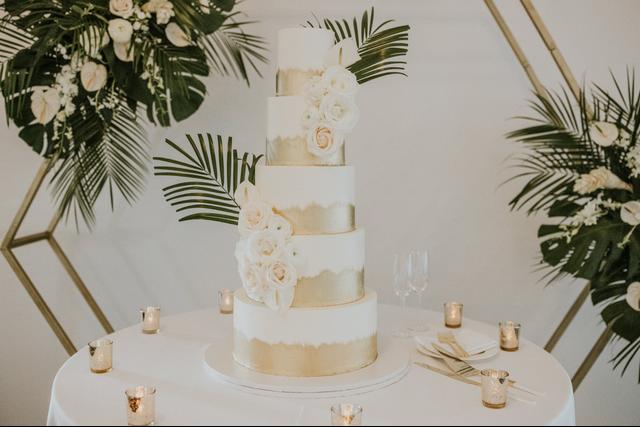 Johnson's Custom Cakes - 4