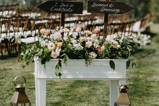 Monstera Gold Calligraphy & Signage - 25
