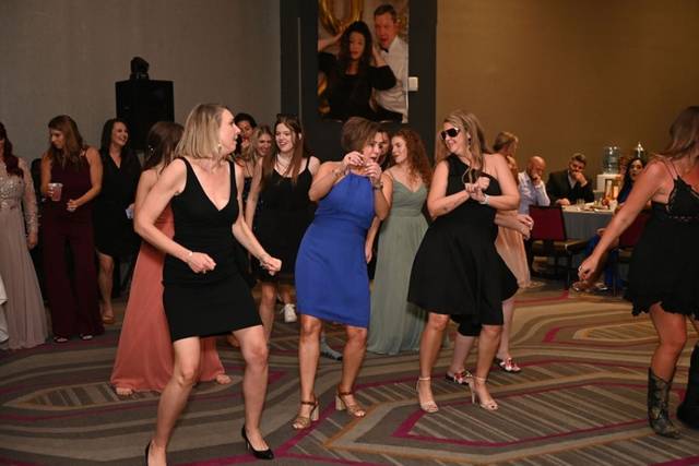 Digital Music & Entertainment DJ Service / Photo Booth 3