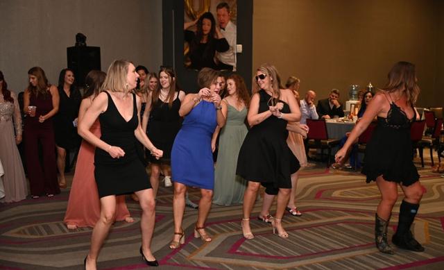 Digital Music & Entertainment DJ Service / Photo Booth - 4