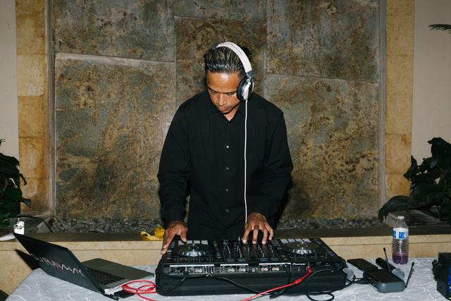 DJ RUNAWAY - 4