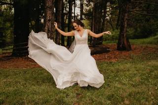 Savy's Chic Bridal Boutique - 1