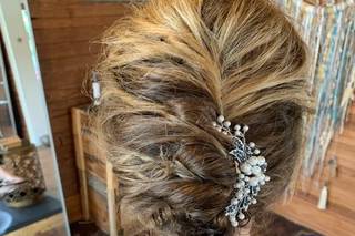 Lovies Salon and Spa - 17