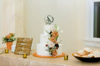 Creme De La Creme Cake Company - 12