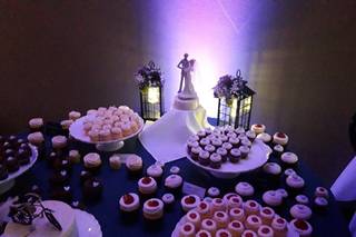 Twisted Sisters Cupcakes - 24