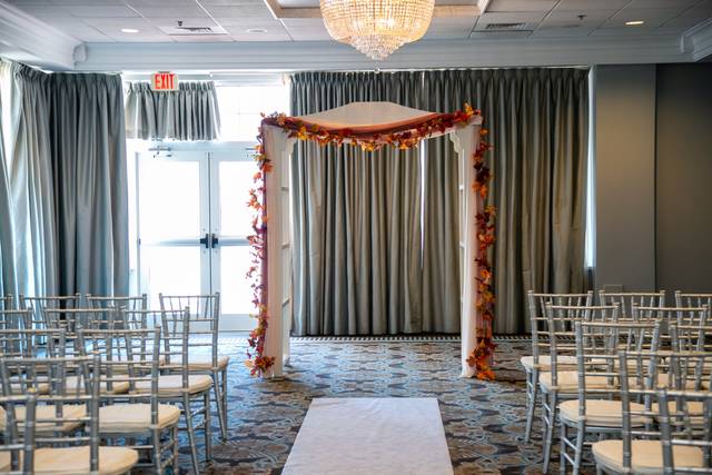 Salem Waterfront Hotel & Suites 3