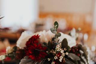 Hillside Blooms Floristry - 11