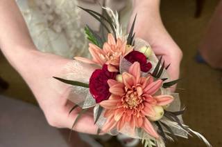 Designs By Linda Florist - 34
