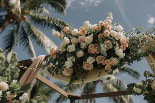 Dellables Wedding Florals and Design - 11