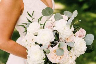 Hearts and Flowers Floral Design Studio - 16