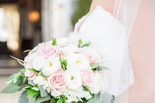 Daisy's Front Porch Flowers, Events & Creative Studio - 85