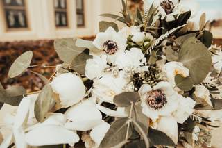 Lily and Juniper Blooms and Design - 16