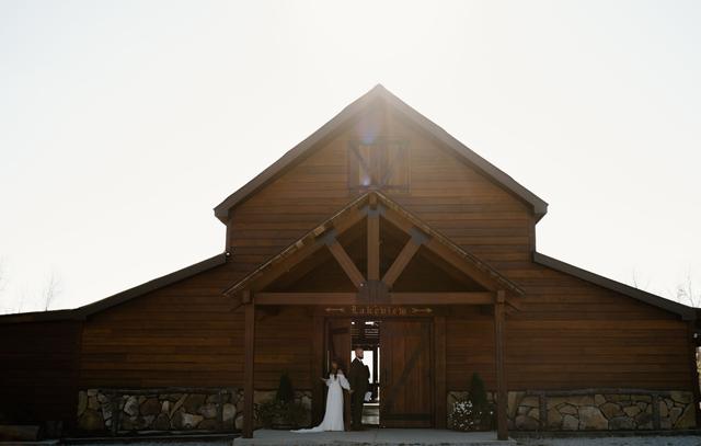 Lakeview Barn & Lodge - 1