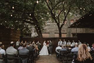 Feasts of Fancy Loft Space & Urban Courtyard - 3
