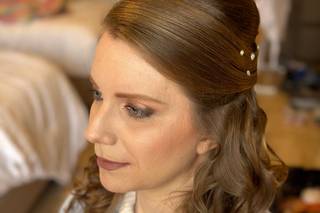 Lizzie Ibarra Hair & Airbrush Make-up Artist - 40